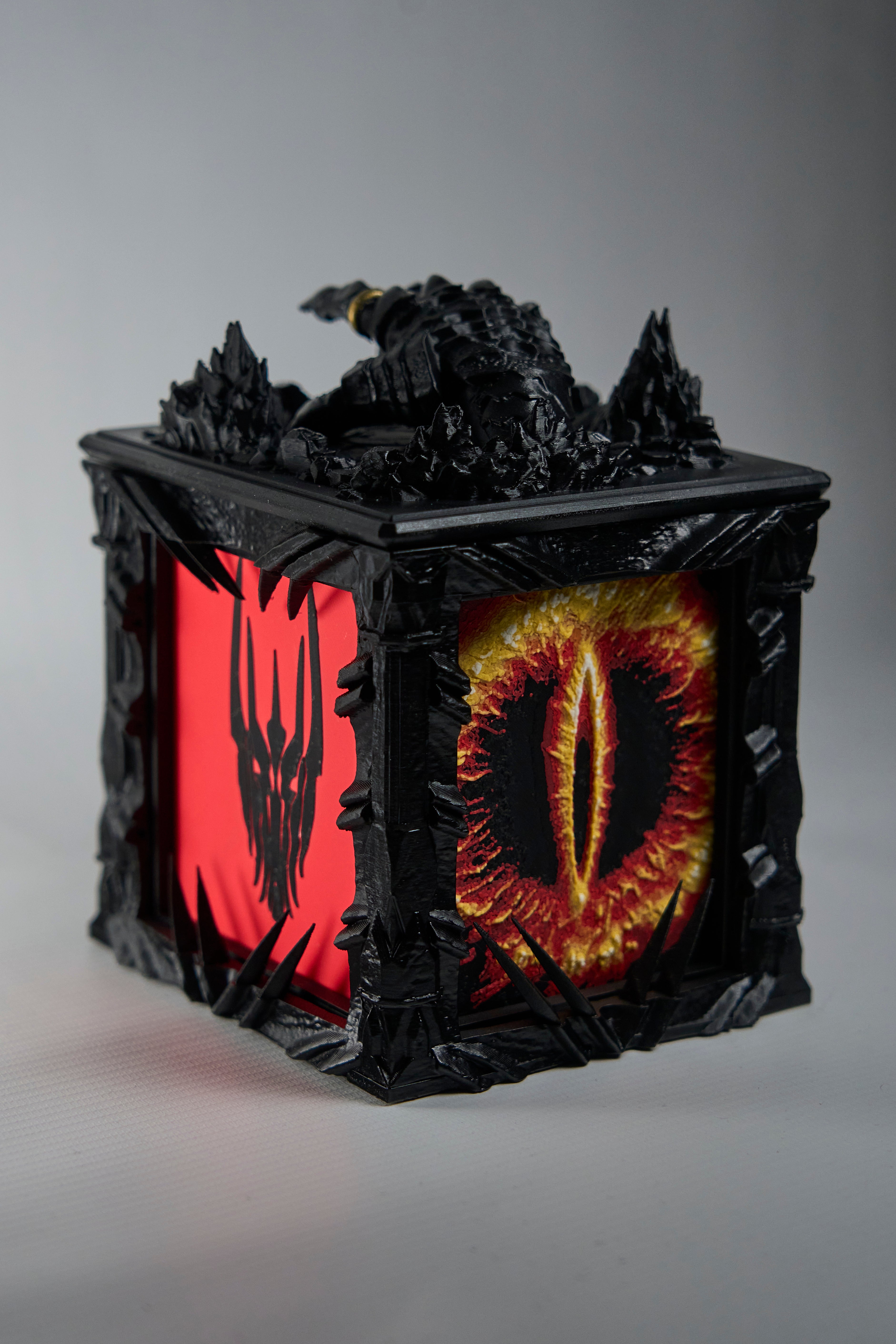 MTG Premium LOTR-inspirierte Commander Deckbox - Handbemalt