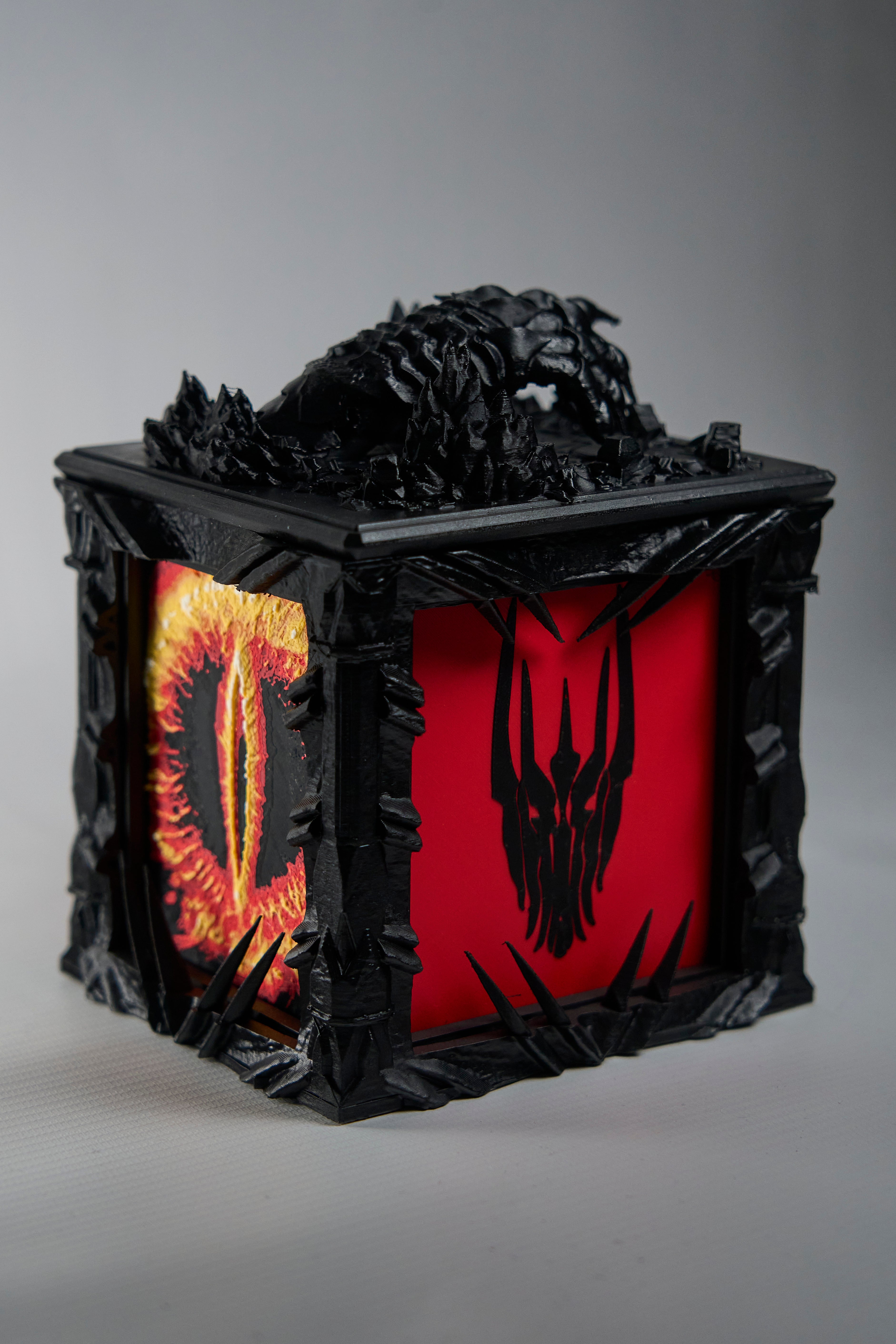 MTG Premium LOTR-inspirierte Commander Deckbox - Handbemalt
