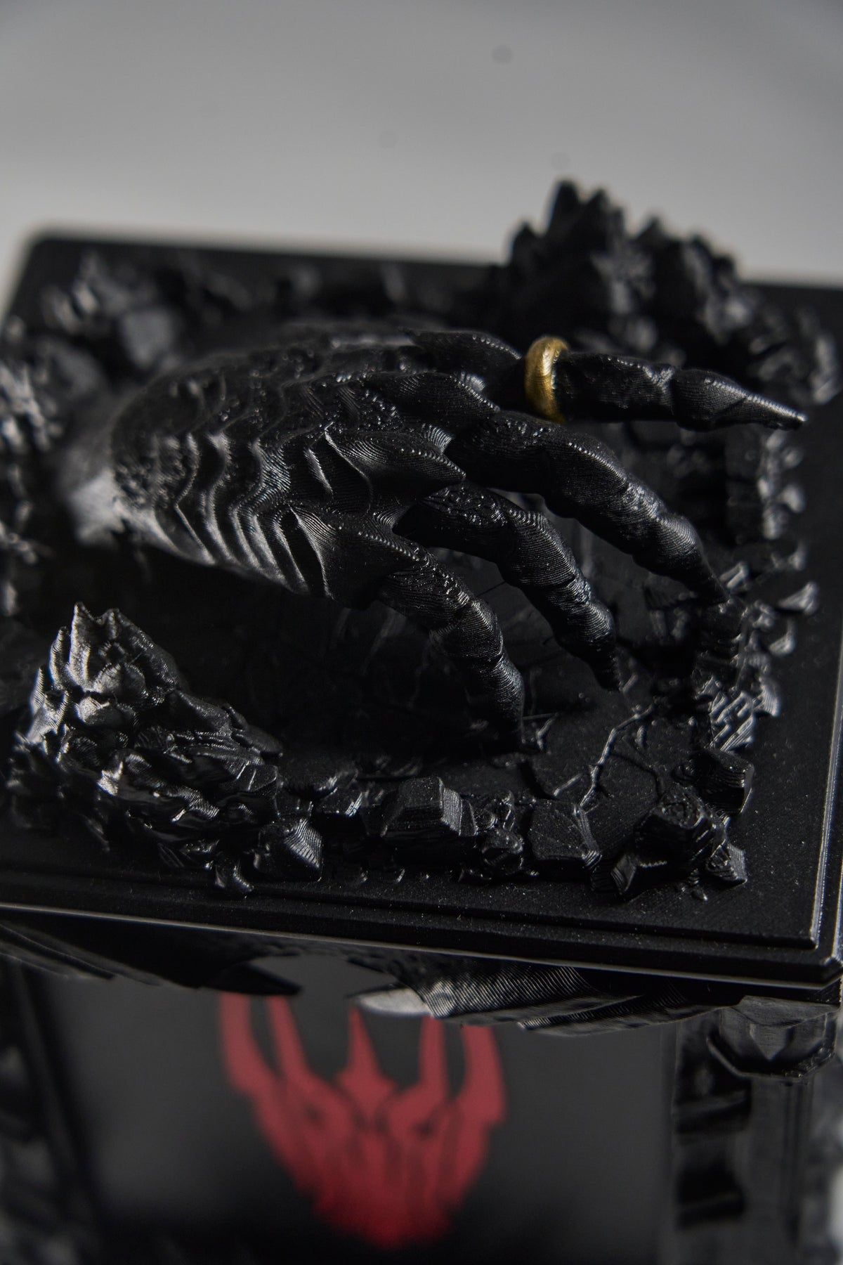 variant:schwarz | Dark Gauntlet Commander Deckbox