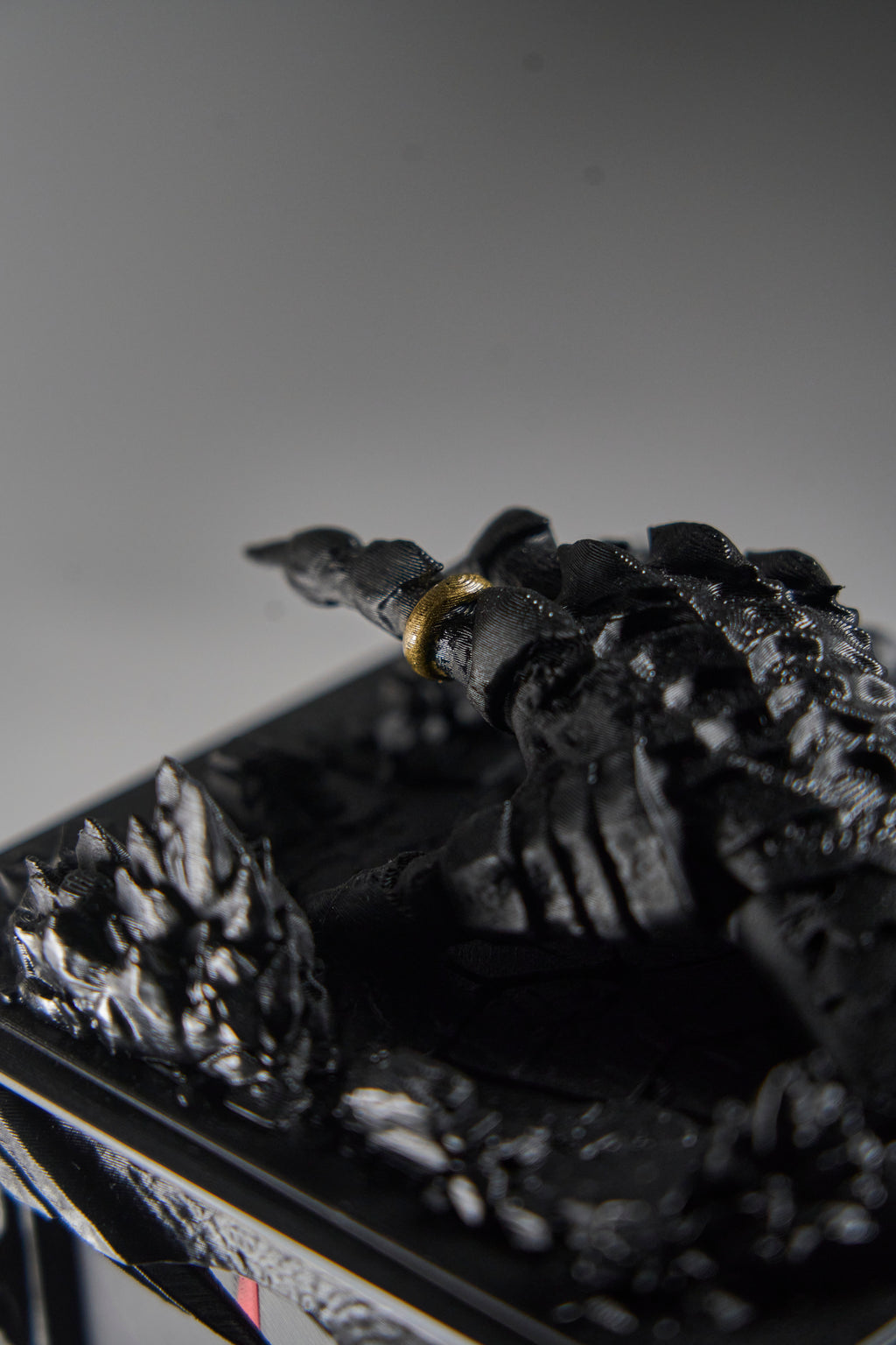 Dark Gauntlet - Commander Deckbox